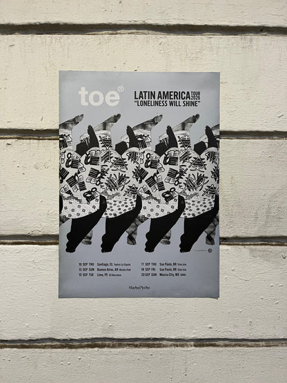 Pack Oficial Toe Latin American Tour 2026 - Polera blanca + Poster
